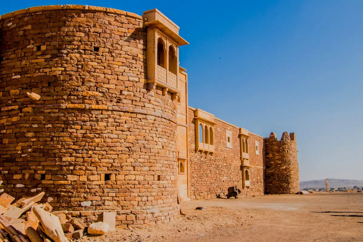 Jaisalmer afort glowing under sunlight in Rajasthan's Thar Desert